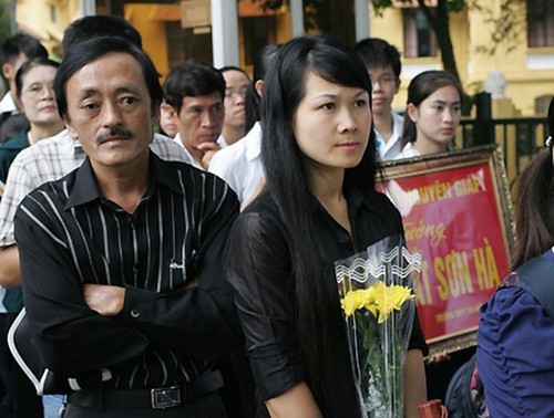 Những nghệ sĩ Việt lấy vợ kém 20, 25 tuổi bây giờ ra sao? - ảnh 6