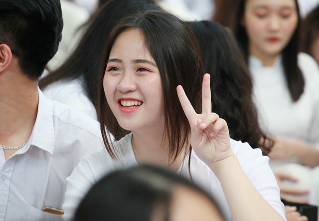 Những nữ sinh xinh đẹp tỏa sáng trong lễ bế giảng THPT Phan Đình Phùng - ảnh 10