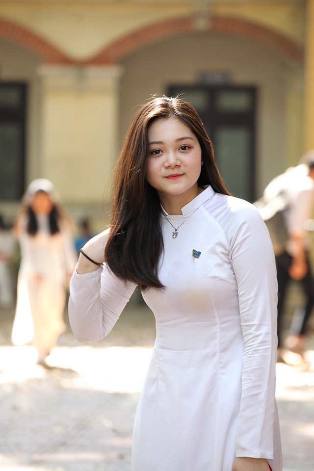 Những nữ sinh xinh đẹp tỏa sáng trong lễ bế giảng THPT Phan Đình Phùng - ảnh 2