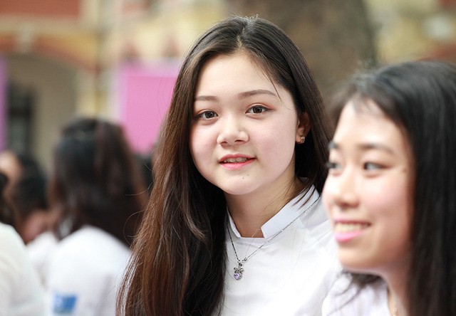 Những nữ sinh xinh đẹp tỏa sáng trong lễ bế giảng THPT Phan Đình Phùng - ảnh 4