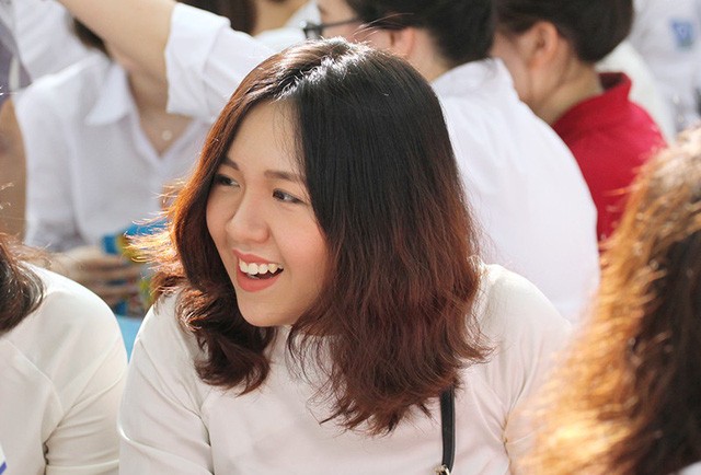 Những nữ sinh xinh đẹp tỏa sáng trong lễ bế giảng THPT Phan Đình Phùng - ảnh 7
