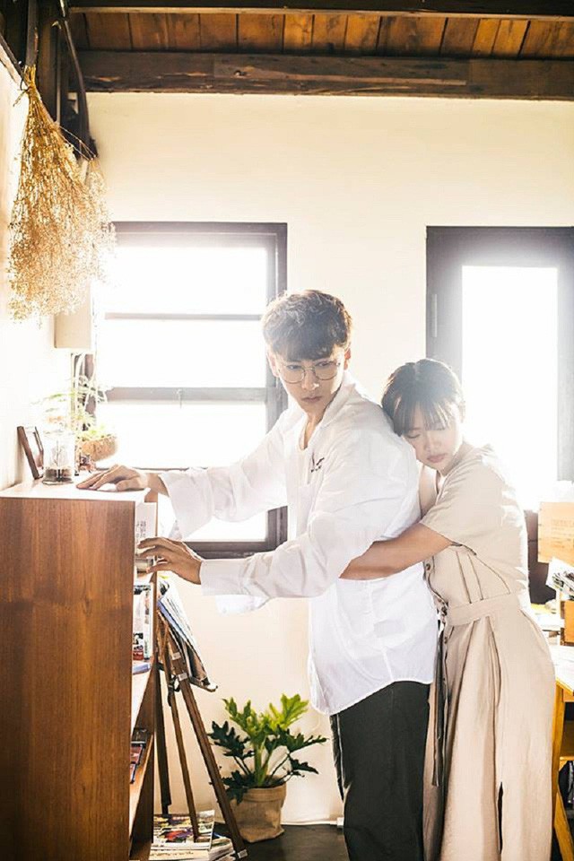 Nữ sinh trường Báo vào vai 'bạn gái' ngọt ngào trong MV mới của Isaac - ảnh 2