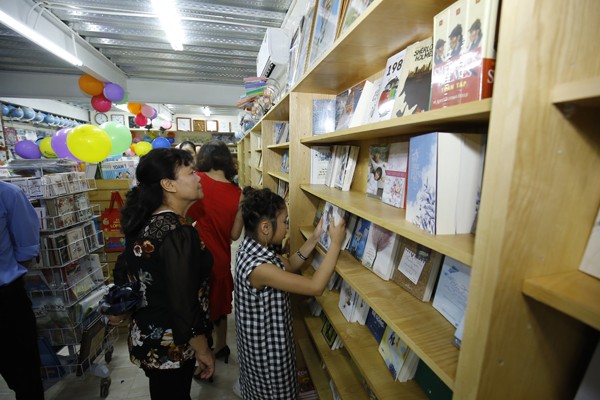 Nhà sách Tiền Phong Thịnh Hào hút khách - ảnh 1