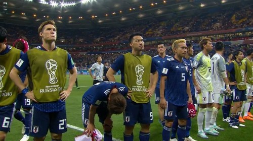 Nhật Bản dọn phòng thay đồ, viết giấy cảm ơn trước khi rời World Cup - ảnh 1