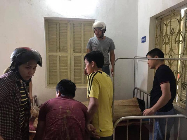 Phó Bí thư xã tử vong khi cứu cháu bé mắc kẹt trong lũ - ảnh 1