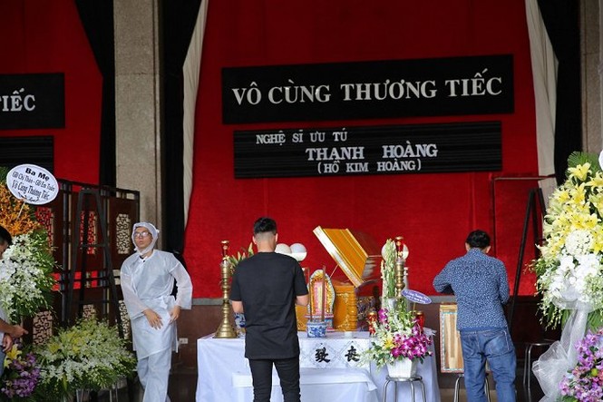 Đồng nghiệp đau buồn bật khóc trong lễ viếng nghệ sĩ Thanh Hoàng - ảnh 1