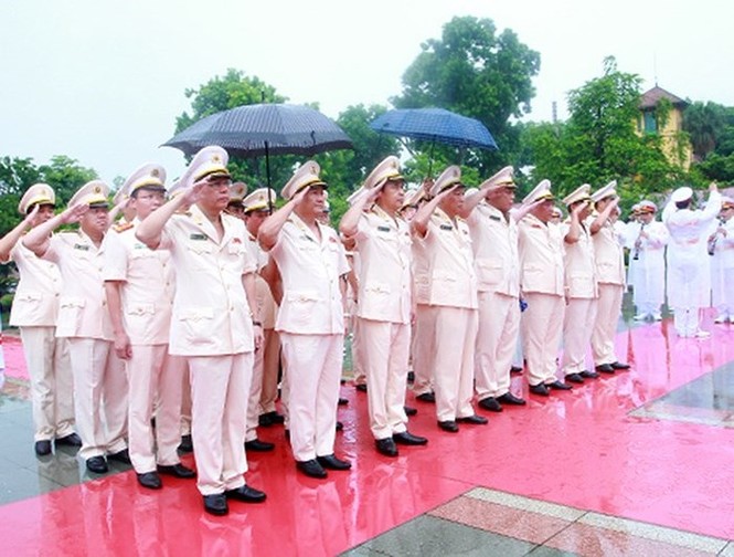 Lãnh đạo Đảng, Nhà nước và TP Hà Nội dâng hương tưởng niệm các liệt sỹ - ảnh 5