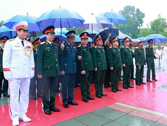Lãnh đạo Đảng, Nhà nước và TP Hà Nội dâng hương tưởng niệm các liệt sỹ - ảnh 6
