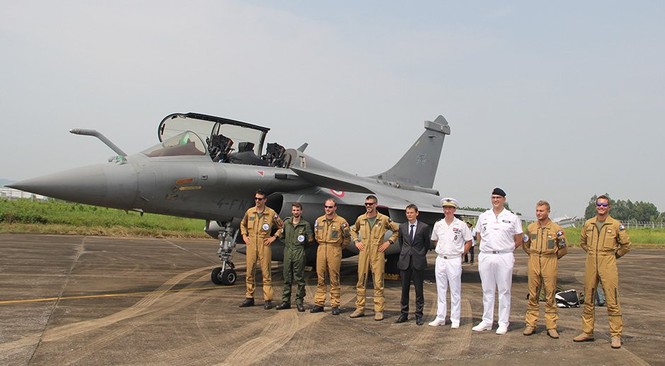 Lịch sử: 3 tiêm kích tối tân Pháp Rafale hạ cánh xuống Nội Bài - ảnh 3