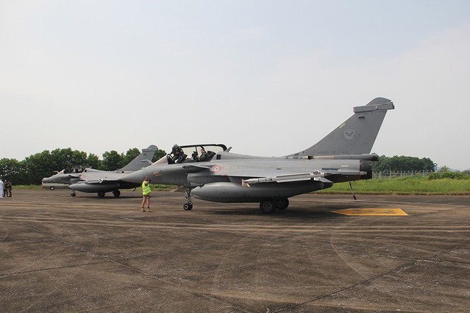 Lịch sử: 3 tiêm kích tối tân Pháp Rafale hạ cánh xuống Nội Bài - ảnh 4