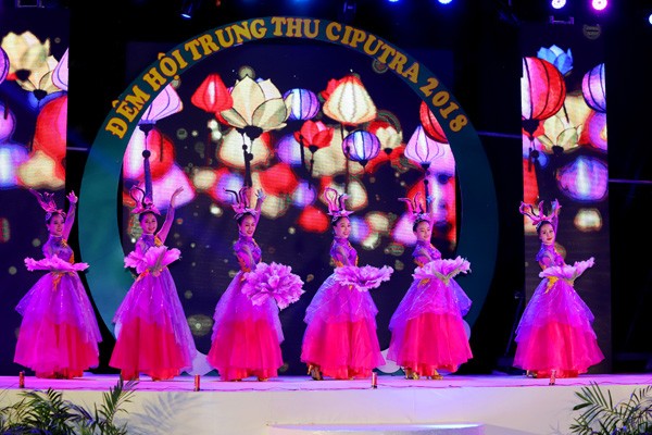 Làng 'tây' Ciputra đón Trung Thu dân gian - ảnh 2
