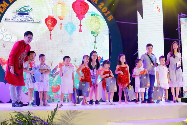 Làng 'tây' Ciputra đón Trung Thu dân gian - ảnh 4