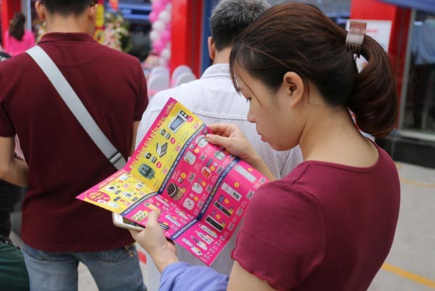 Chen chân tại siêu thị điện máy mới khai trương trong ngày Vàng - ảnh 3