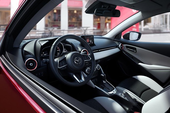 Thêm phiên bản, tăng tiện nghi, Mazda2 New hút nhiều khách đặt cọc - ảnh 2
