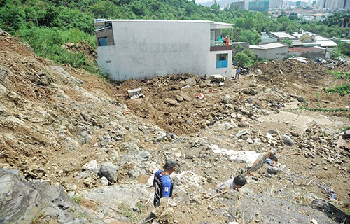 Hồ nước vỡ trong vụ sạt lở ở Nha Trang thi công trái phép - ảnh 2