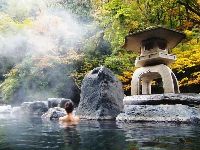 Nghỉ dưỡng kết hợp điều dưỡng với hệ thống tắm khoáng Onsen ở Cát Bà - ảnh 1