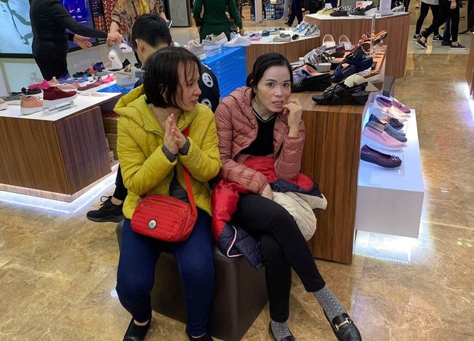 Cụ bà chen chân mua nồi tặng con dâu ngày Black Friday - ảnh 6