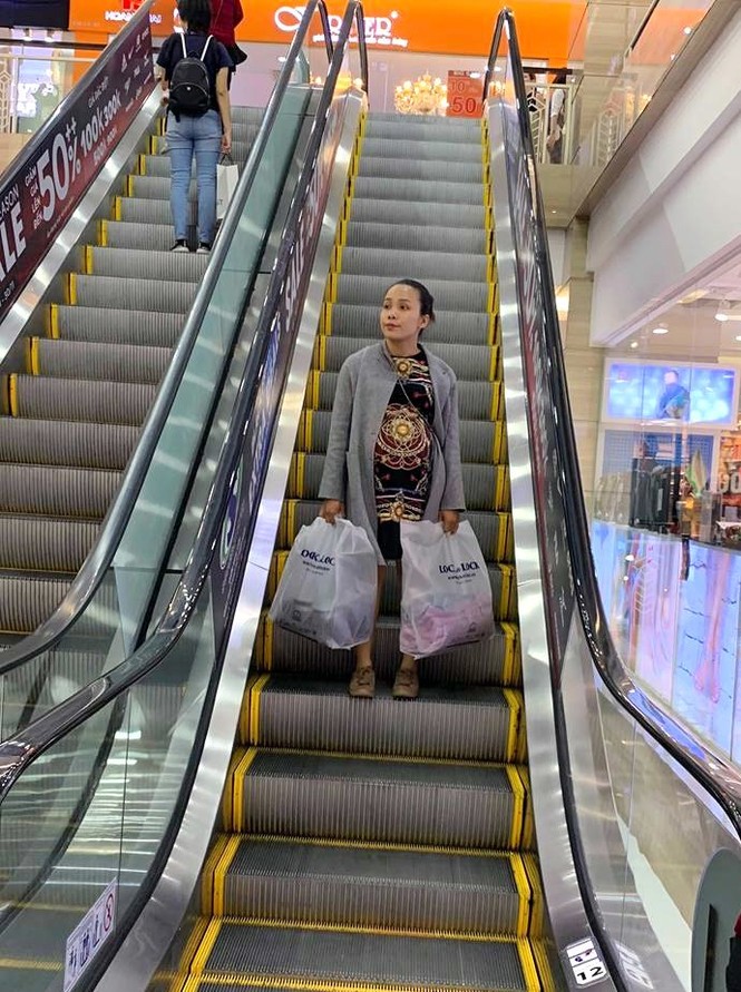 Cụ bà chen chân mua nồi tặng con dâu ngày Black Friday - ảnh 8