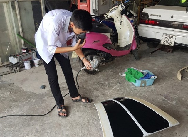 Nam sinh lớp 11 lắp ráp ô tô chạy bằng năng lượng mặt trời - ảnh 2
