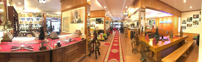 Hàng nghìn sản phẩm mỹ nghệ trong showroom trầm hương tại Hà Nội - ảnh 1