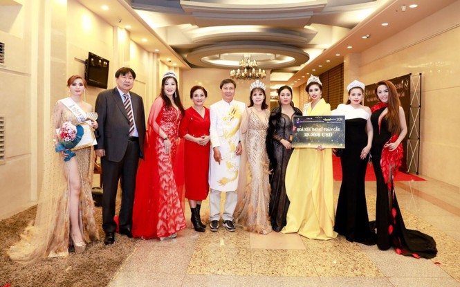 Bà chủ Elisa Vũ Thanh Thảo bất ngờ giành ngôi vị Hoa hậu Đại sứ Toàn cầu 2019 - ảnh 4
