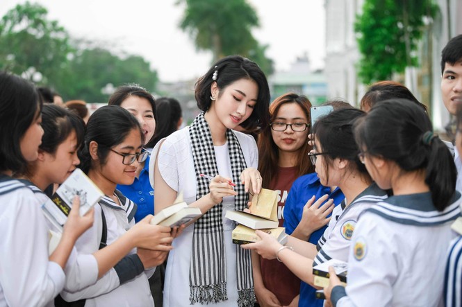 Á hậu Tú Anh: Học hỏi những người có khát vọng lớn để thực hiện ước mơ - ảnh 2