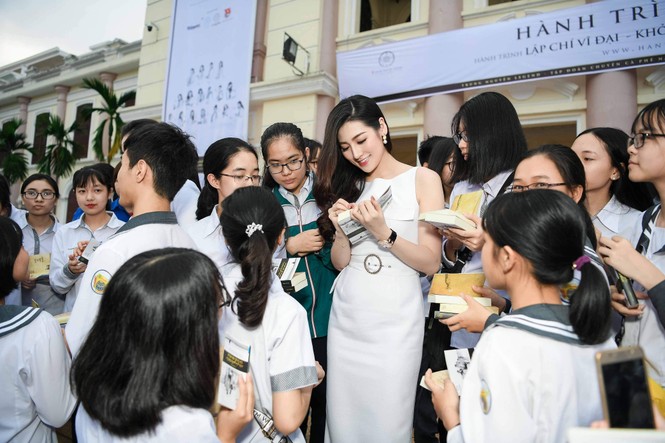 Á hậu Tú Anh: Học hỏi những người có khát vọng lớn để thực hiện ước mơ - ảnh 6
