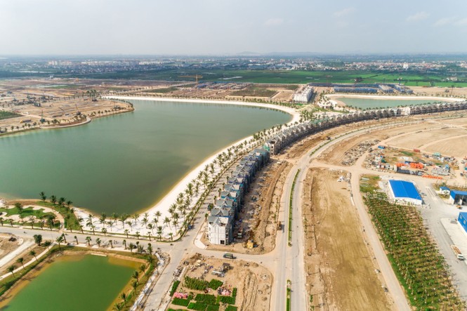 Mỹ Tâm diện váy xẻ sâu, “phiêu” trên sân khấu Thành phố biển hồ - ảnh 10
