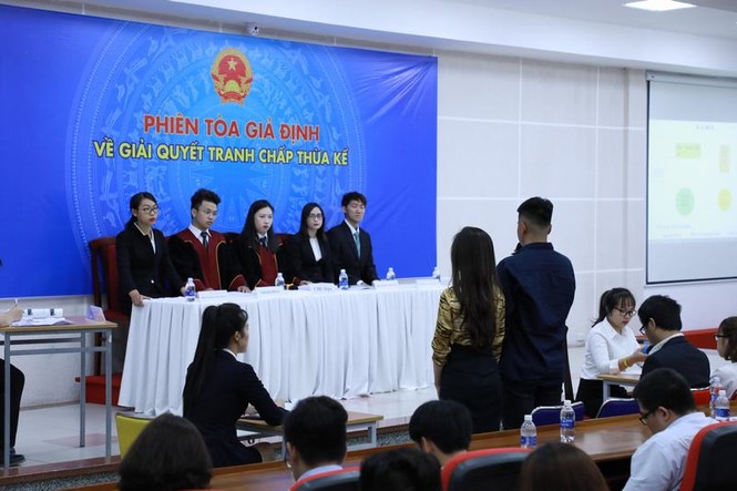 Ngành Luật kinh tế UEF: Nổi bật với mô hình đào tạo song ngữ - ảnh 3