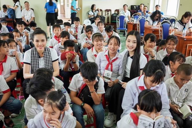 Hành trình vượt ngàn trùng sóng đem tri thức đến xã đảo xa xôi Ngọc Vừng - ảnh 2