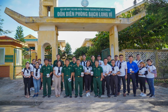 Hành trình từ trái tim rút ngắn khoảng cách với tuổi trẻ Bạch Long Vĩ - ảnh 1