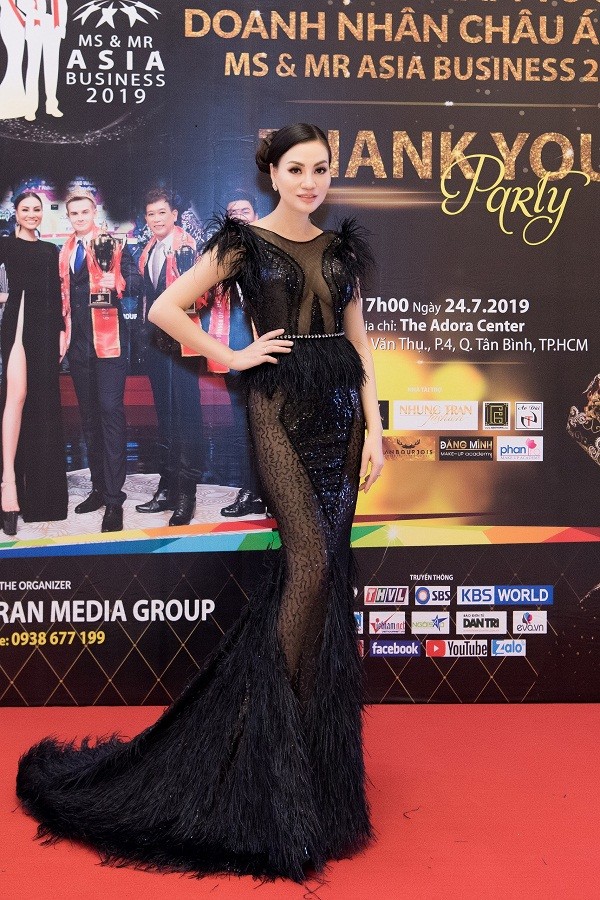 Trần Huyền Nhung sexy huyền bí trong một thiết kế mới của Tuấn Hải - ảnh 5