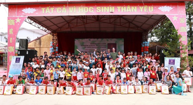 Nữ tỷ phú Việt và cuộc trò chuyện cùng đoàn học sinh trường hoàng gia thế giới - ảnh 2