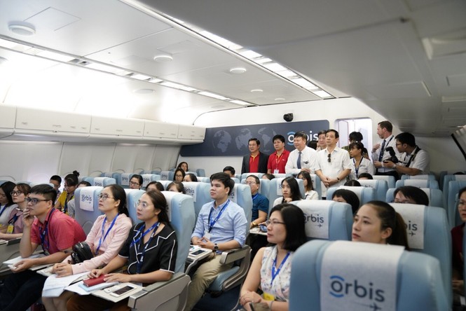 Vietjet đồng hành cùng bệnh viện bay trên không mang “Mắt sáng cho người dân” - ảnh 1