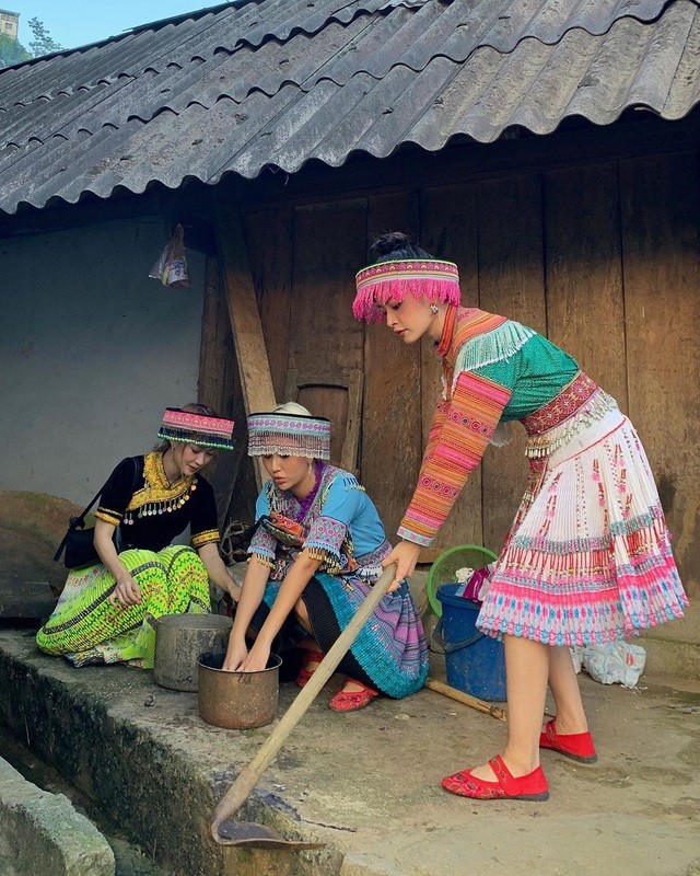 Chi Pu - Quỳnh Anh Shyn mặc váy dân tộc tấu hài cực lầy ở Sapa - ảnh 3