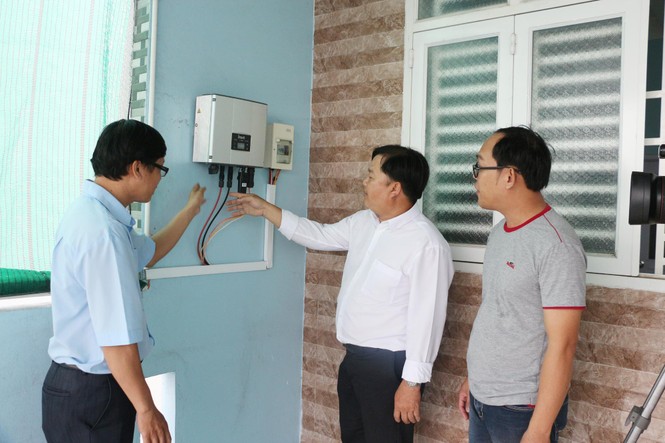 Lắp đặt điện mặt trời mái nhà: Cần sớm có qui định giá mua điện mới - ảnh 1