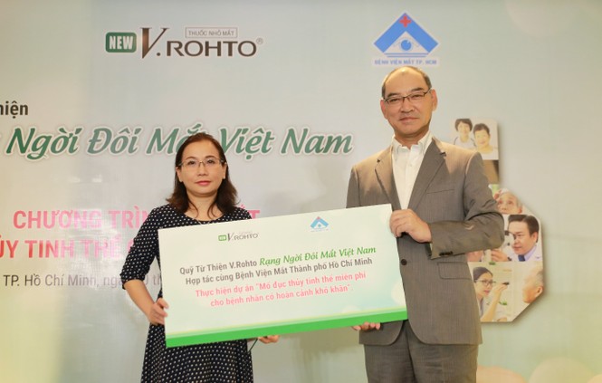 Lễ ra mắt Quỹ từ thiện 'V.Rohto – Rạng ngời đôi mắt Việt Nam' - ảnh 1