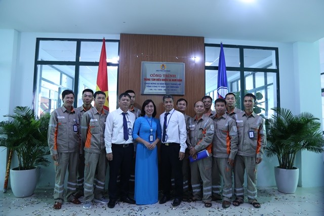 Gắn biển công trình Trung tâm Điều khiển xa Công ty Điện lực Nam Định - ảnh 2