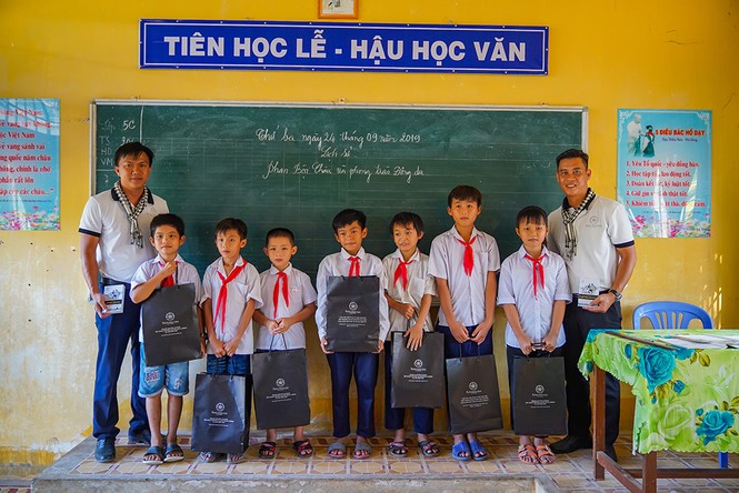 Trao khát vọng làm giàu ở xứ 'trên cơm dưới cá' đầu nguồn lũ - ảnh 7