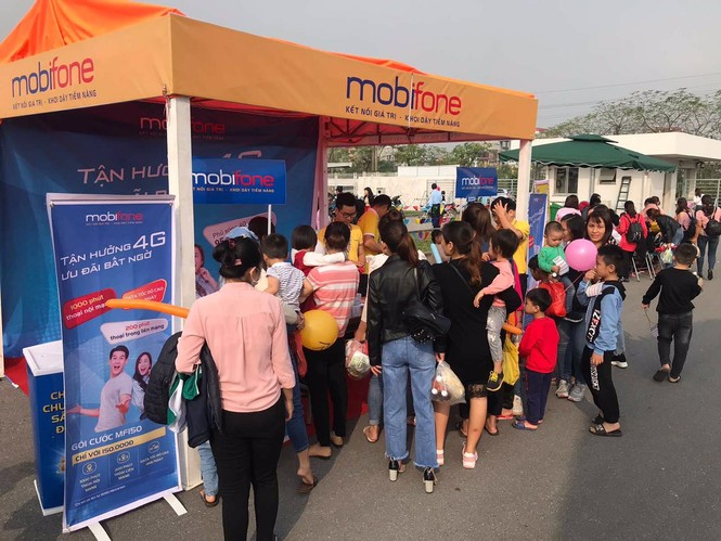 Rộn ràng với chuỗi chương trình bán hàng cuối năm của MobiFone - ảnh 1