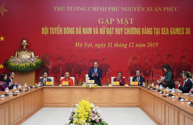 Thủ tướng cảm ơn các 'ông bầu' bóng đá - ảnh 1
