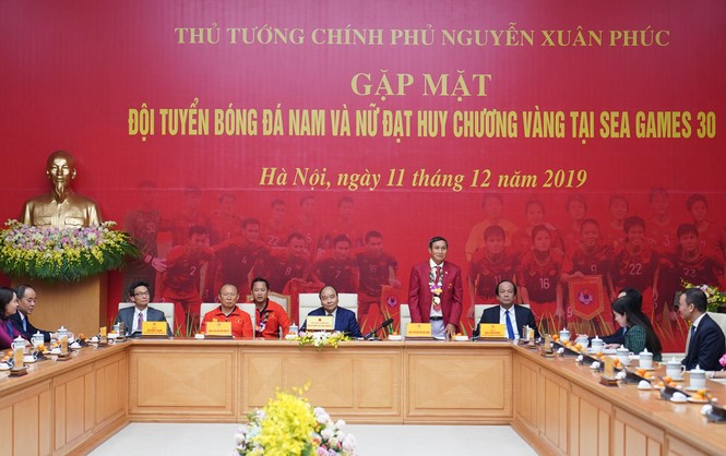 Thủ tướng cảm ơn các 'ông bầu' bóng đá - ảnh 2