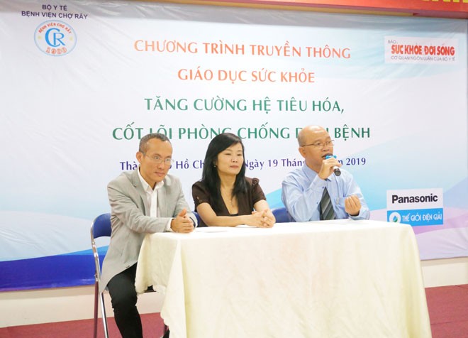 Thế Giới Điện Giải cùng BV Chợ Rẫy mang nước ion kiềm đến cho các bệnh nhân - ảnh 1