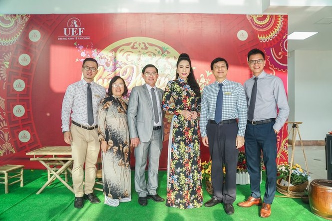 NSƯT – Á hậu Trịnh Kim Chi xuất hiện rạng ngời tại Hội xuân dành cho sinh viên - ảnh 3