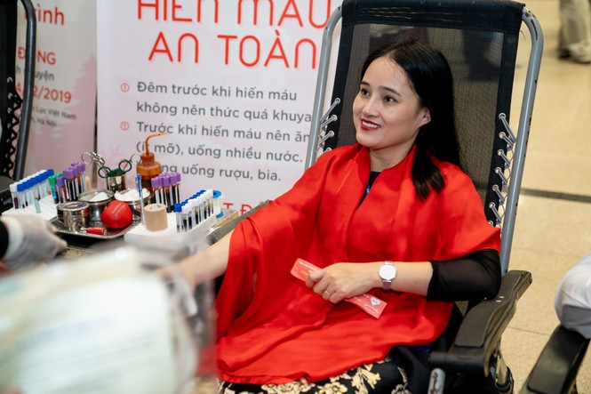 EVN gửi tặng 10.000 món quà ‘đỏ’ dịp Tết - ảnh 2