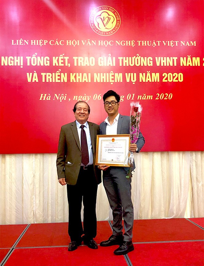 Giảng viên ĐH Duy Tân giành giải C tại Giải thưởng Văn học -Nghệ thuật 2019 Lay_anh_nay_bai_pr_duy_tan_pvhs