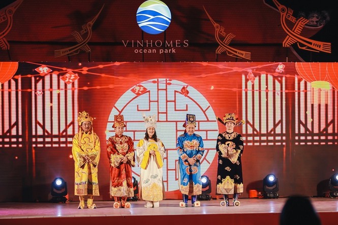 Ngọc Hoàng và các táo vi hành quên lối về ở ‘Đảo hoa đào’ - ảnh 1