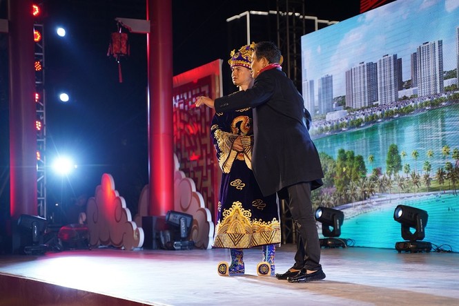 Ngọc Hoàng và các táo vi hành quên lối về ở ‘Đảo hoa đào’ - ảnh 6