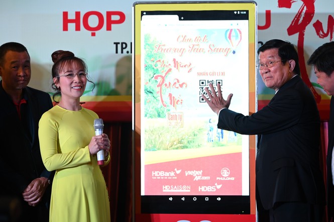 Nguyên chủ tịch nước Trương Tấn Sang thăm, chúc tết HDBank, Vietjet - ảnh 1