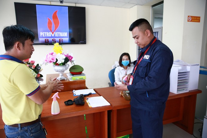BSR chế thành công dung dịch rửa tay khô sát khuẩn - ảnh 3